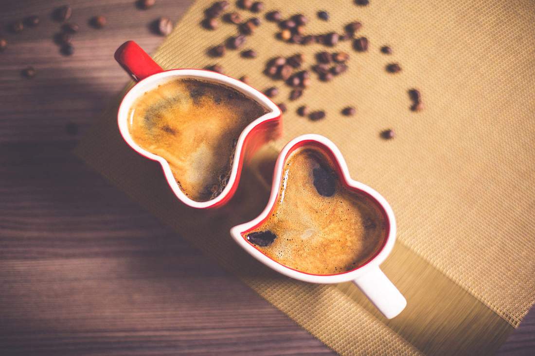 lovely-and-romantic-heart-coffee-cups_free_stock_photos_picjumbo_HNCK1677-1570x1047